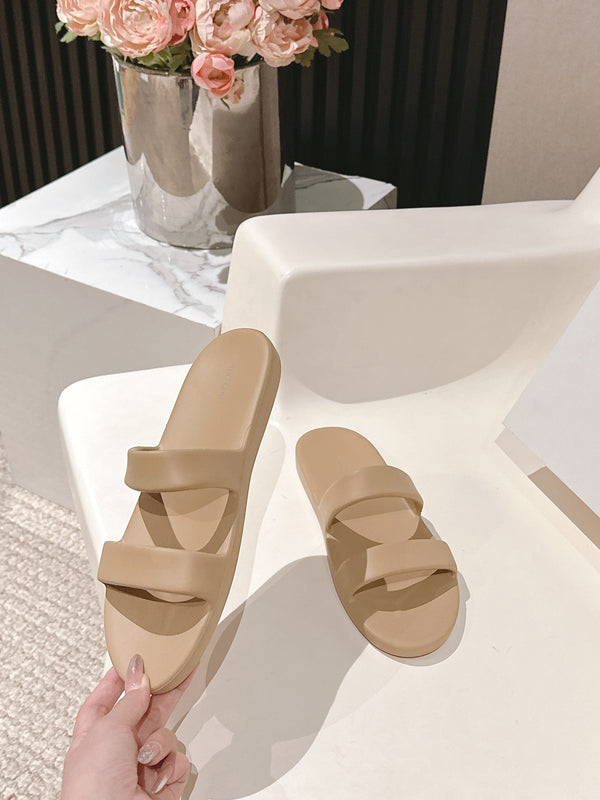 The Row 25s Foam Sandal In Beige Rubber 340609