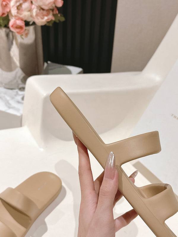 The Row 25s Foam Sandal In Beige Rubber 340609