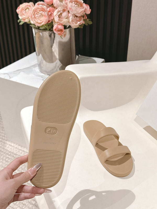 The Row 25s Foam Sandal In Beige Rubber 340609