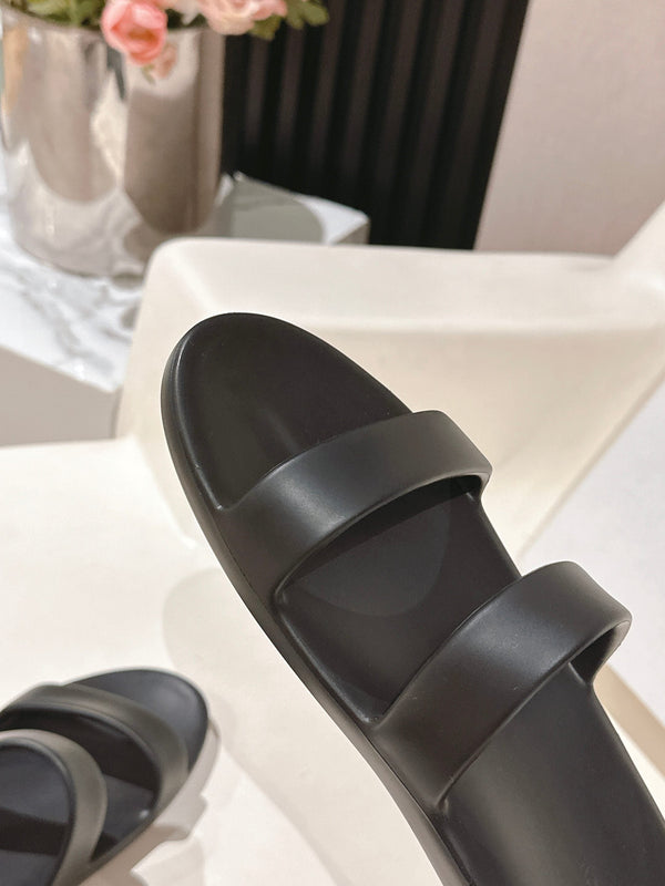 The Row 25s Foam Sandal In Black Rubber 340610
