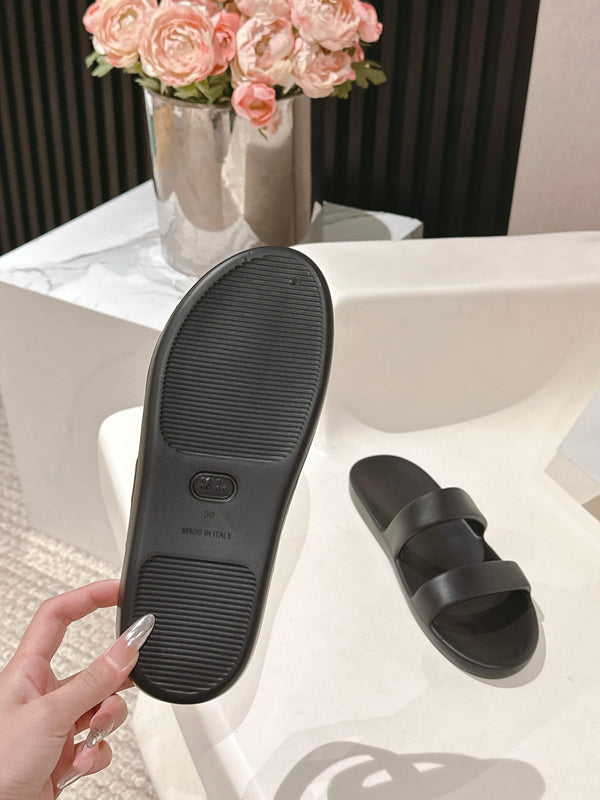 The Row 25s Foam Sandal In Black Rubber 340610