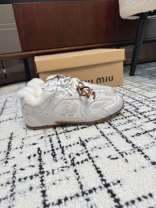 Sneakers Miu Balance 530 SL con fodera in pile, in pelle scamosciata retrò bianca