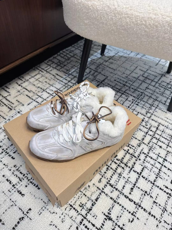Sneakers Miu Balance 530 SL con fodera in pile, in pelle scamosciata retrò bianca