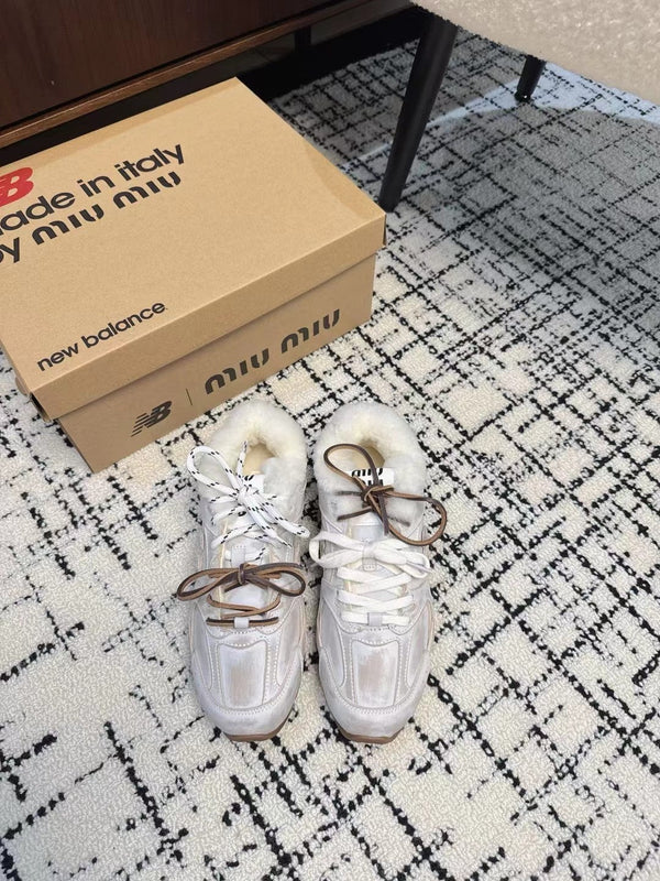 Sneakers Miu Balance 530 SL con fodera in pile, in pelle scamosciata retrò bianca