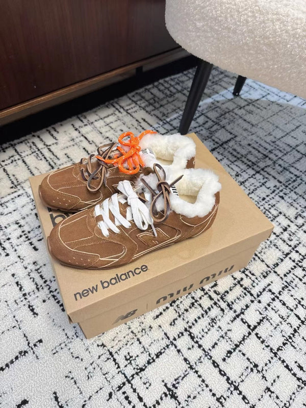 Sneakers Miu Balance 530 SL fodera in pile scamosciato marrone scuro