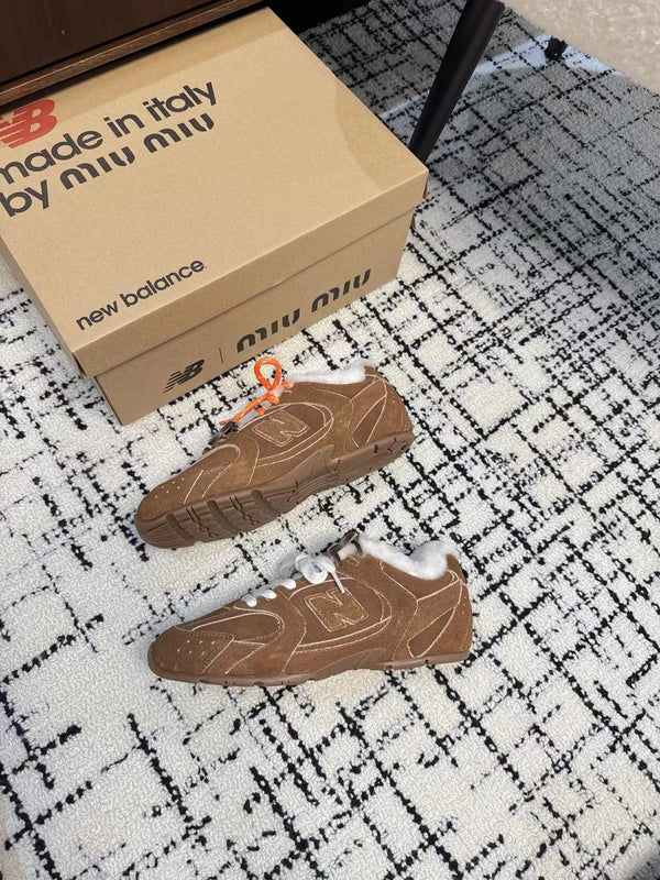 Sneakers Miu Balance 530 SL fodera in pile scamosciato marrone scuro