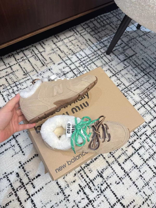 Sneakers Miu Balance 530 SL con fodera in pile e camoscio marrone chiaro