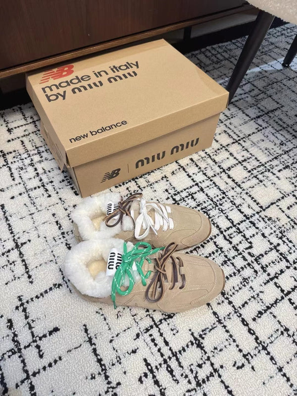 Sneakers Miu Balance 530 SL con fodera in pile e camoscio marrone chiaro