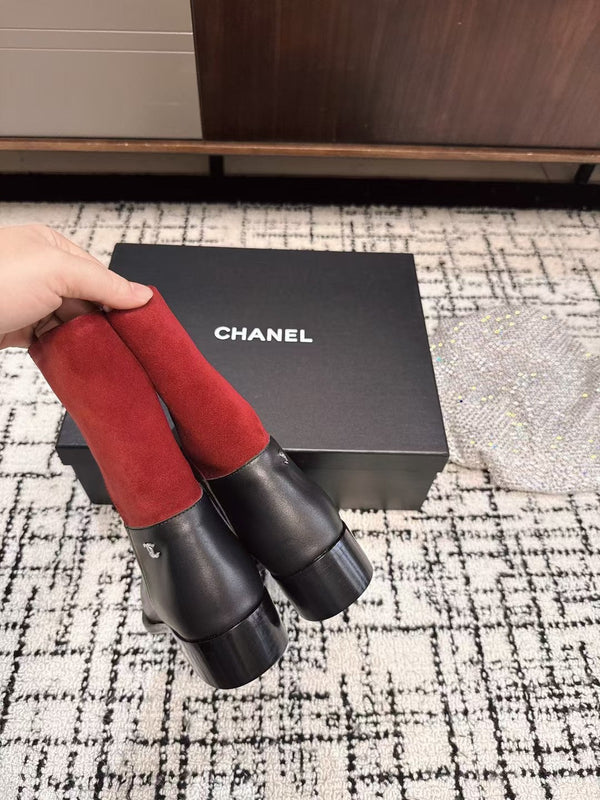Chanel 25A Stivali invernali nuovi bassi in pelle di vacchetta nera rossa 393514