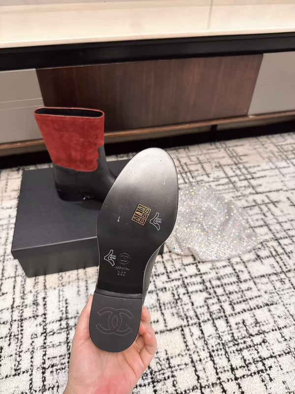 Chanel 25A Stivali invernali nuovi bassi in pelle di vacchetta nera rossa 393514