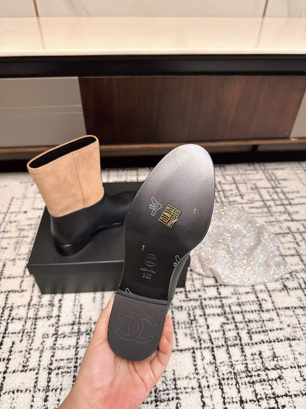 Chanel 25A Stivali invernali nuovi neri in pelle di vacchetta beige 393515