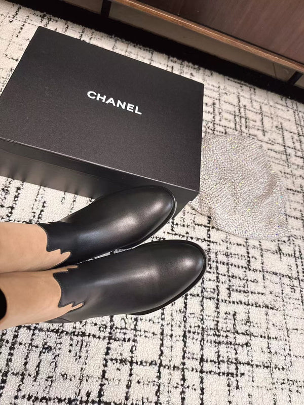 Chanel 25A Stivali invernali nuovi neri in pelle di vacchetta beige 393515