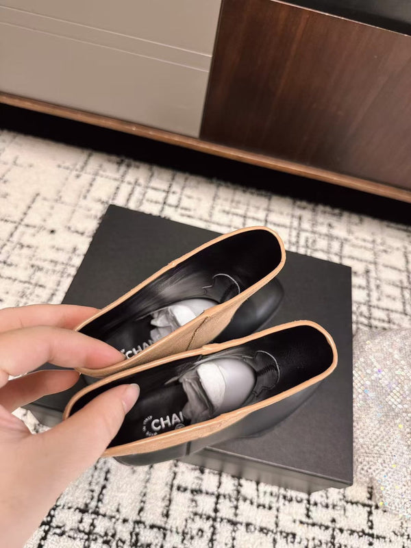 Chanel 25A Stivali invernali nuovi neri in pelle di vacchetta beige 393515