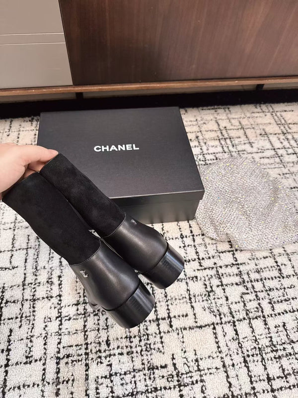 Chanel 25A Stivali invernali nuovi in pelle di vacchetta nera 393516