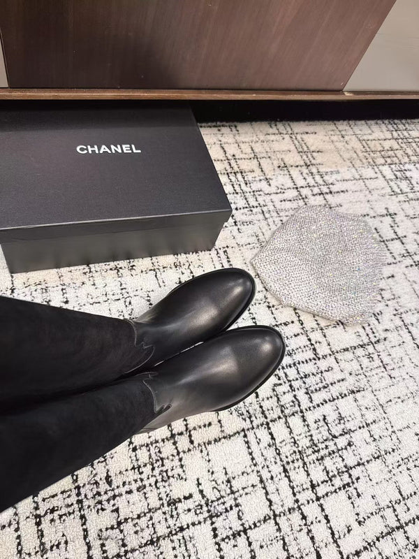 Chanel 25A Stivali invernali nuovi in pelle scamosciata mista nera 393520