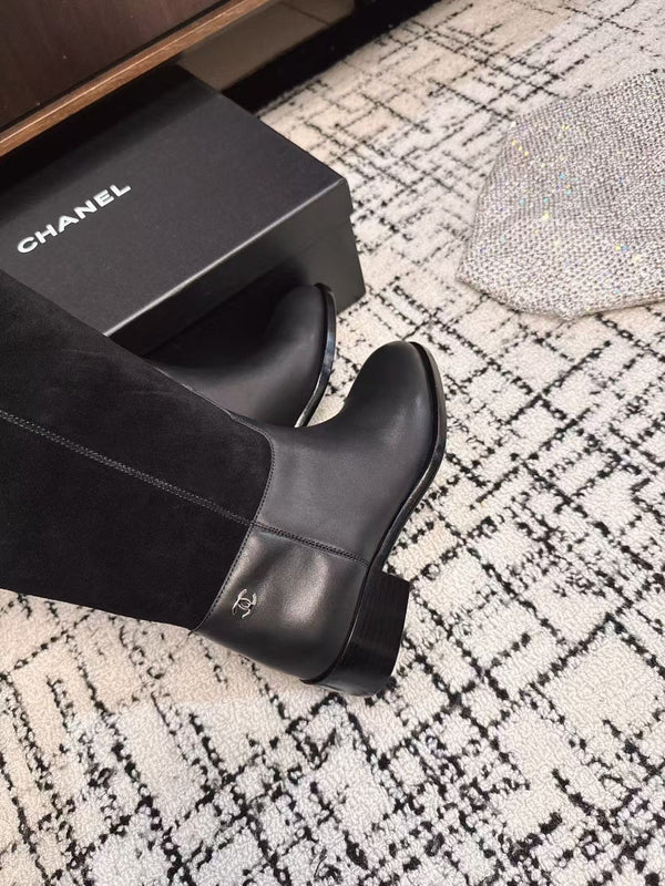 Chanel 25A Stivali invernali nuovi in pelle scamosciata mista nera 393520