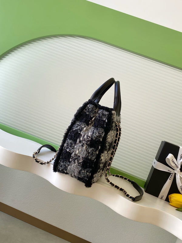 Sac Chanel 2025 en tissu tweed et cuir noir