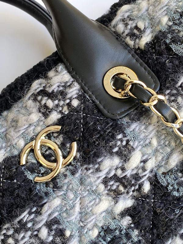 Sac Chanel 2025 en tissu tweed et cuir noir