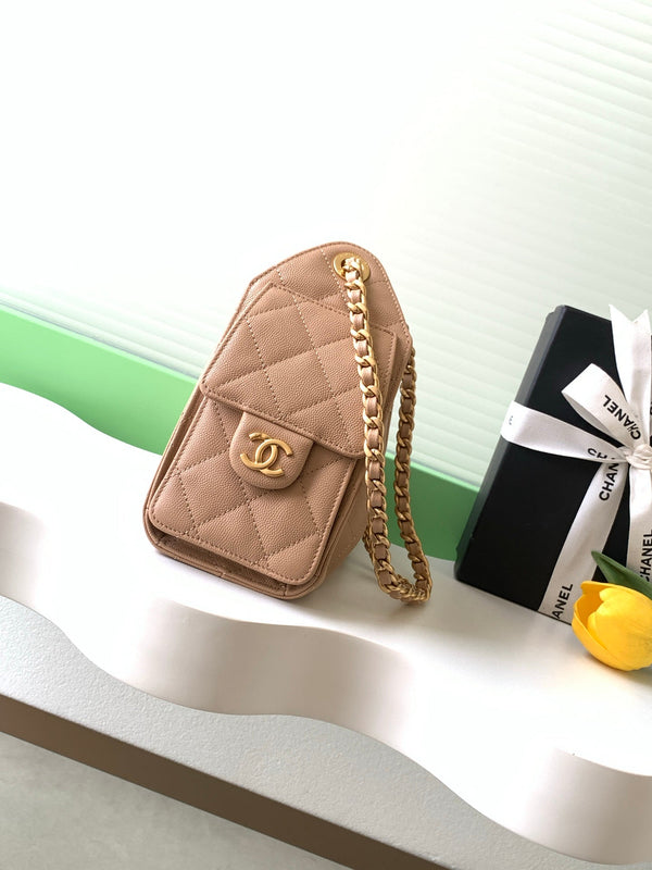 Sac hobo Chanel 22 25S en cuir caviar beige marron avec accastillage doré