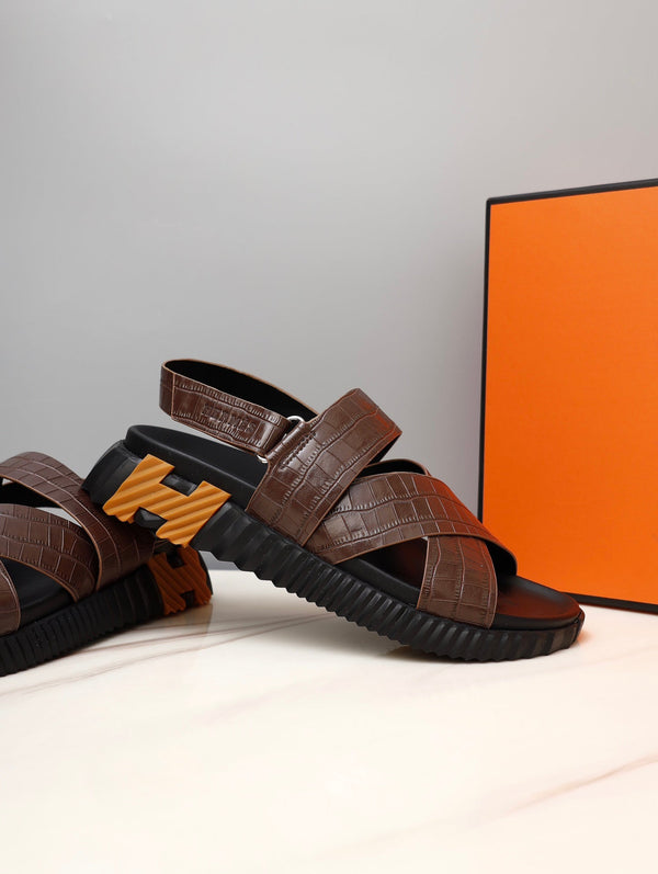 HM ELECTRIC CROCODILE MOTIF SANDAL SYRUP CALFSKIN