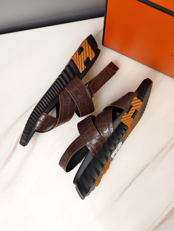 HM ELECTRIC CROCODILE MOTIF SANDAL SYRUP CALFSKIN