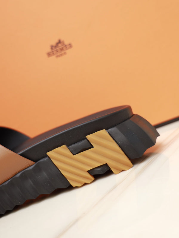 HM INFRA SANDAL BLACK AND SANDSTONE LAMBSKIN