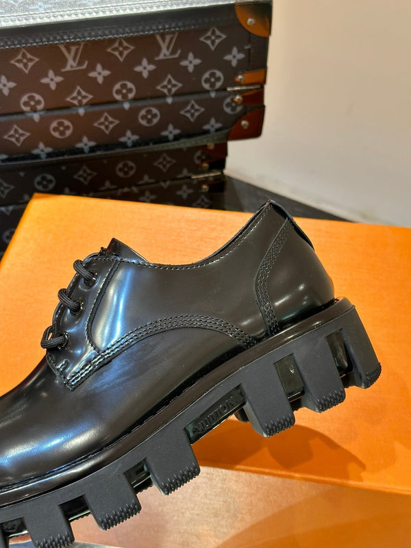 LV OXFORD SHOES IN BLACK CALFSKIN