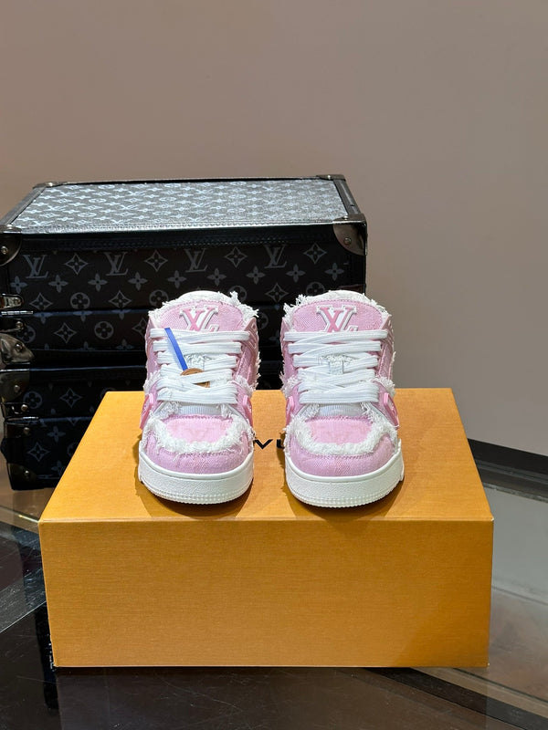 SNEAKER LV TRAINER IN TESSUTO ROSA CHIARO E CAMOSCIO