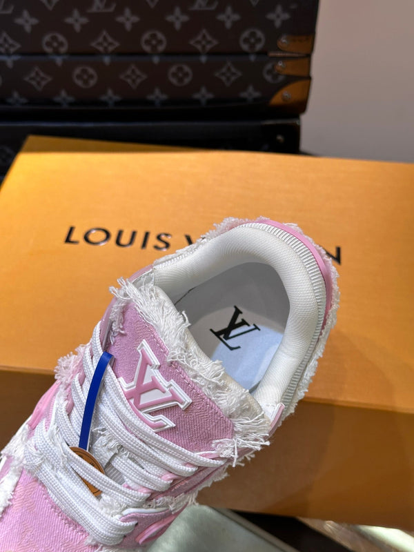 SNEAKER LV TRAINER IN TESSUTO ROSA CHIARO E CAMOSCIO