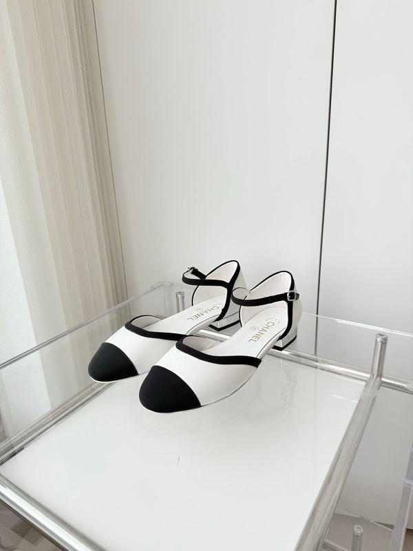 CC 25 Mary Jane White Sheepskin 238755