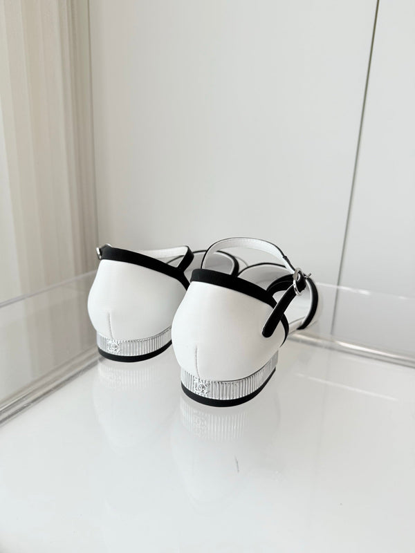 CC 25 Mary Jane White Sheepskin 238755