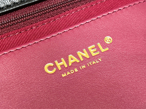 Chanel 24A MAXI Baguette Clutch in pelle di pecora nera 256043