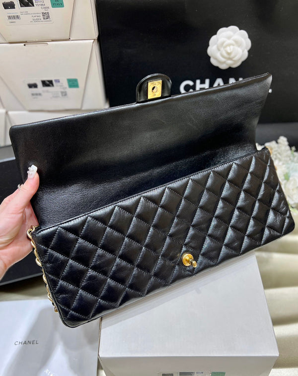 Chanel 24A MAXI Baguette Clutch in pelle di pecora nera 256043