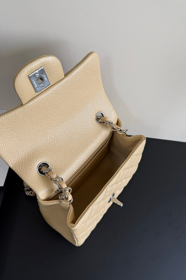 Sac à rabat CC 17cm Cuir Caviar Beige Quincaillerie Argentée 284749