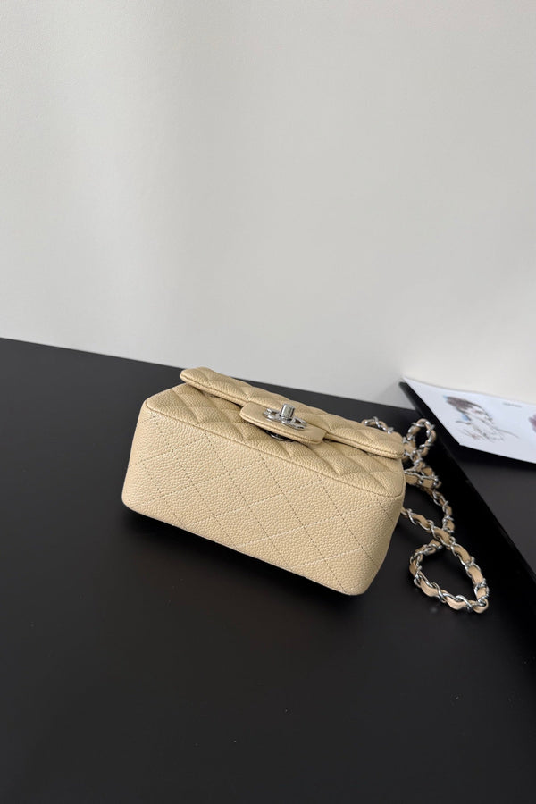 Sac à rabat CC 17cm Cuir Caviar Beige Quincaillerie Argentée 284749