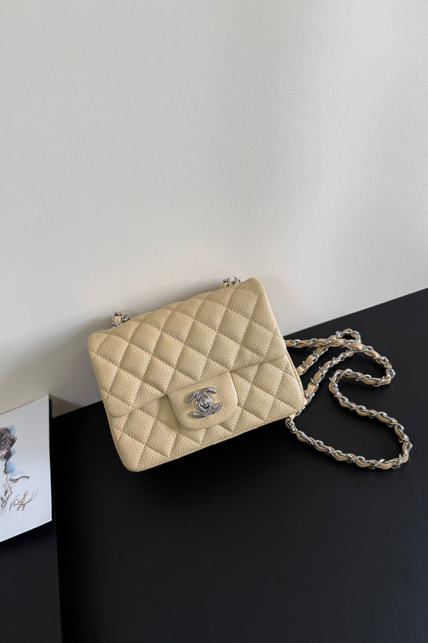 Sac à rabat CC 17cm Cuir Caviar Beige Quincaillerie Argentée 284749