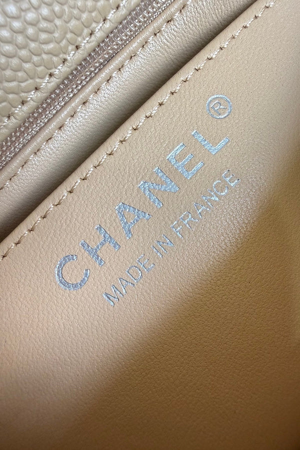 Sac à rabat CC 17cm Cuir Caviar Beige Quincaillerie Argentée 284749