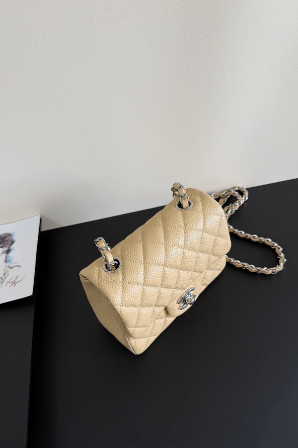 Sac à rabat CC 17cm Cuir Caviar Beige Quincaillerie Argentée 284749