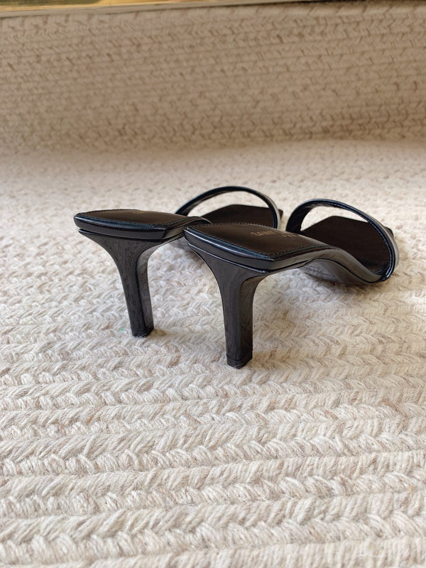 MULES ALTI CON PUNTA QUADRATA IN VITELLO LISCIO NERO