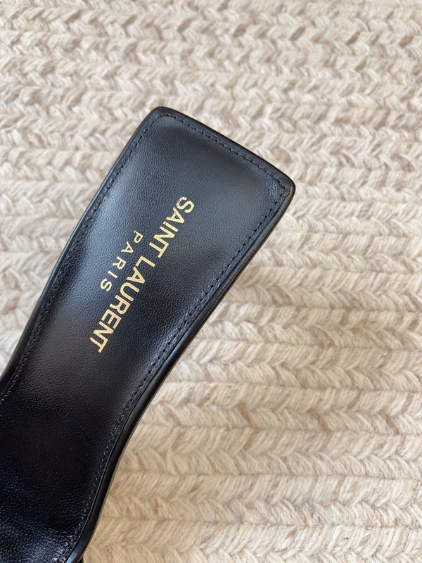 MULES ALTI CON PUNTA QUADRATA IN VITELLO LISCIO NERO