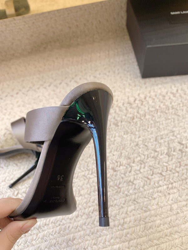 MULES ALTE MARTHA A PUNTA APERTA IN SETA GRIGIA