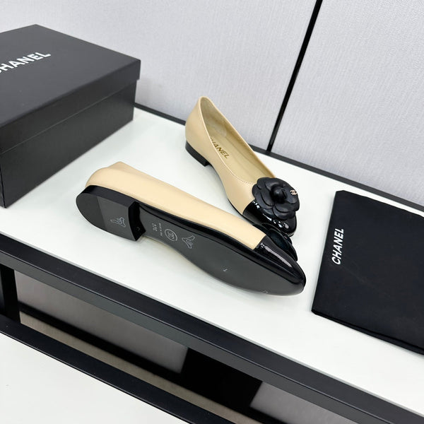 ballet flat flower beige calfskin black patent calfskin