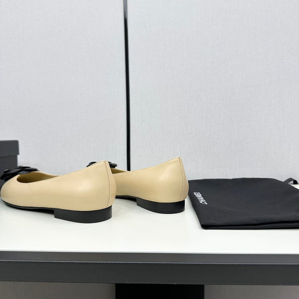 ballet flat flower beige calfskin black patent calfskin