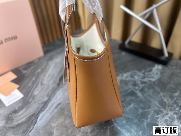 BORSA HOBO 27 GRANDE IN PELLE DI VITELLO MARRONE CARAMELLO