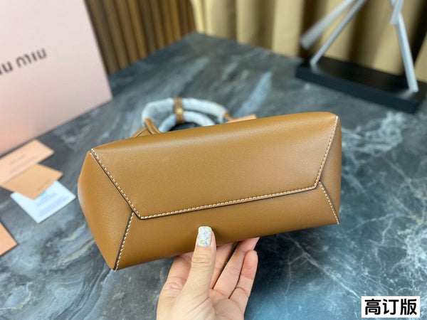 BORSA HOBO 27 GRANDE IN PELLE DI VITELLO MARRONE CARAMELLO