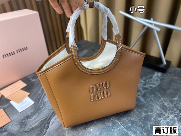 BORSA HOBO 27 GRANDE IN PELLE DI VITELLO MARRONE CARAMELLO