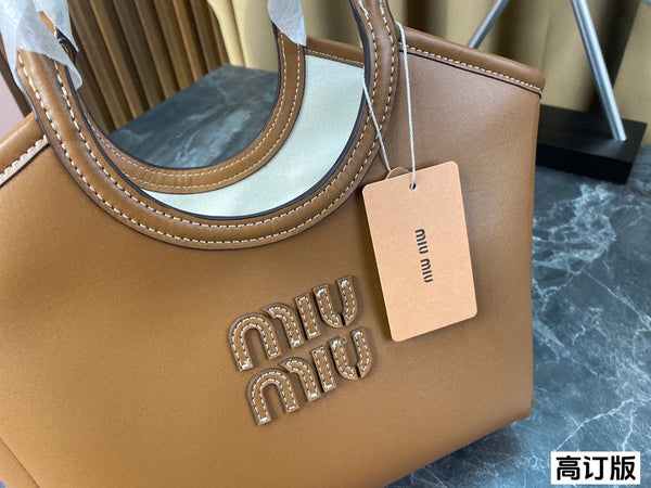 BORSA HOBO 27 GRANDE IN PELLE DI VITELLO MARRONE CARAMELLO