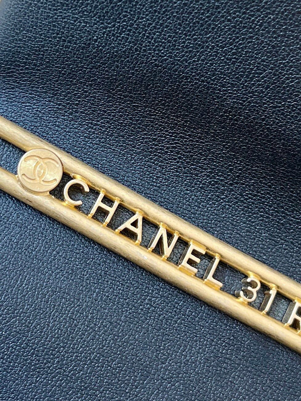 24s 31 ruecambon 15cm black patent calfskin