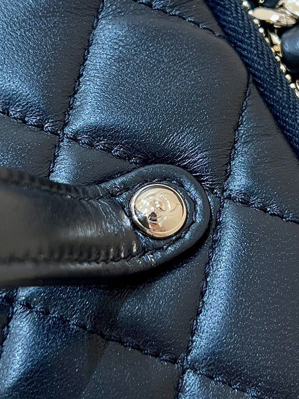 Borsa per fotocamera con maniglia CC 24K 23 cm in pelle di agnello nera leggera GHW