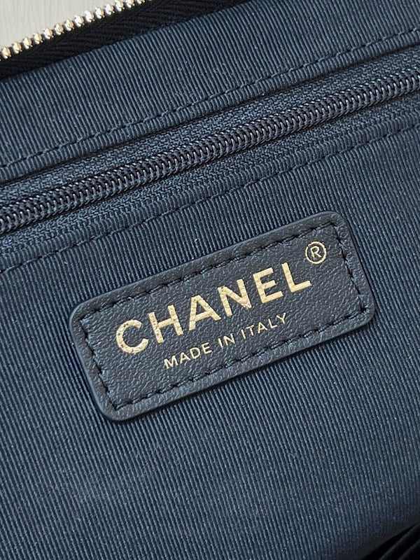 Borsa per fotocamera con maniglia CC 24K 23 cm in pelle di agnello nera leggera GHW